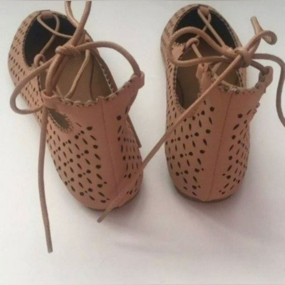 Blush pink laser cut design lace up pointed toe flats - Picture 4 of 4